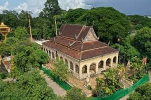 The 100-year-old Buddhist Vihara in Wat Damnak, a national heritage site,  is undergoing restoration - Khmer Times